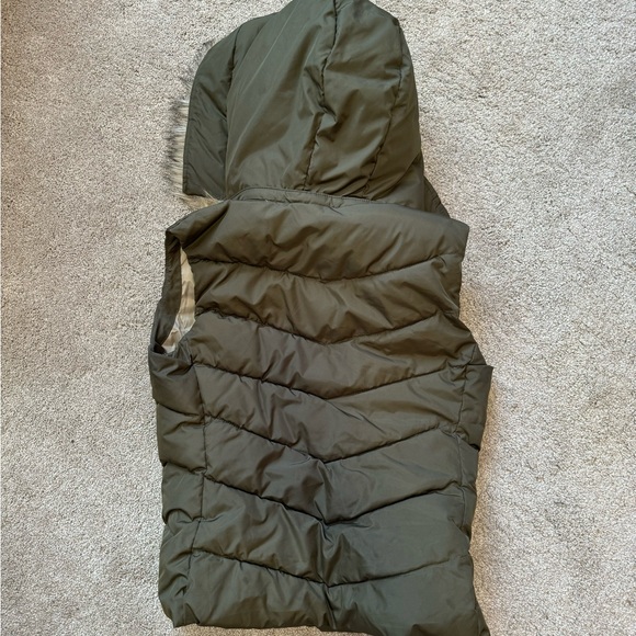 Gap brand olive-ish green vest. Size medium. Like new condition. - Picture 3 of 3
